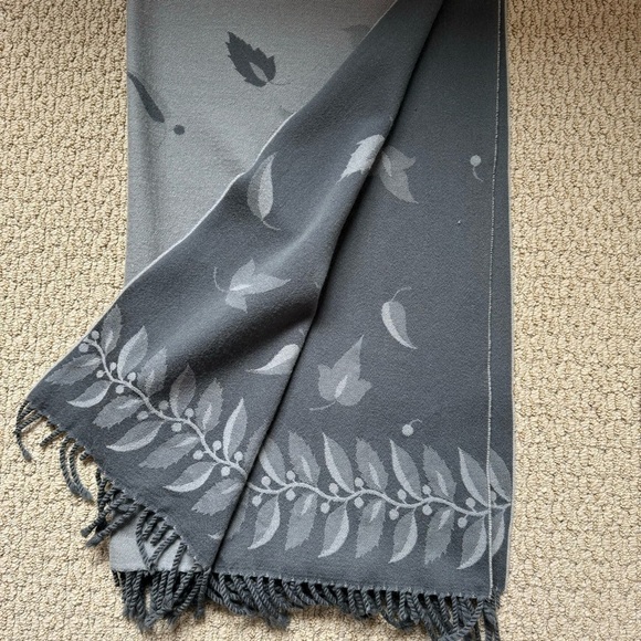 Vintage Gray Italian Wool Leaf Pattern Blanket Scarf Wrap - Picture 6 of 16